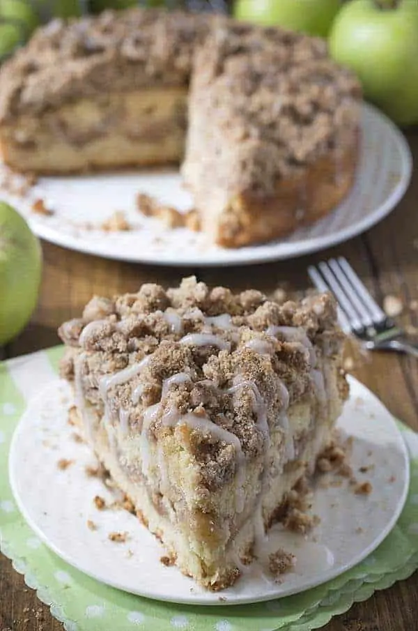 Cinnamon Apple Crumble Cake