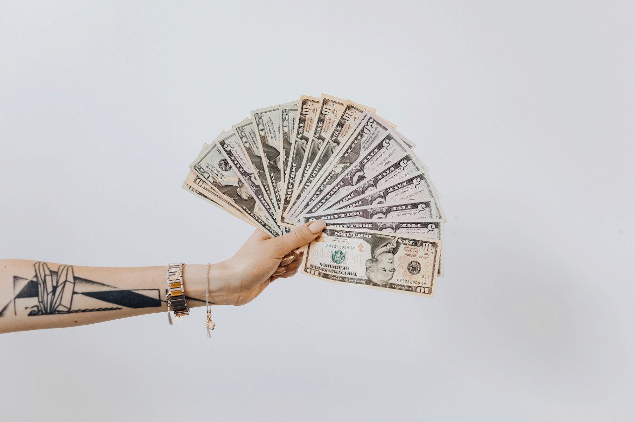 8 Ways To Attract Money Using The Law Of Attraction