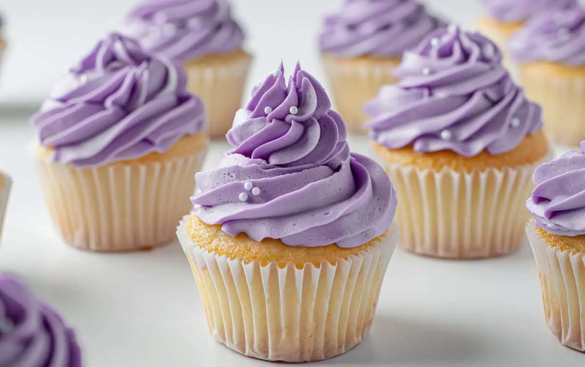 milkychoco04_A_group_of_lavender_frosted_cupcakes_with_delicate_84610353-c3bd-41f0-91c0-83970e9c7753